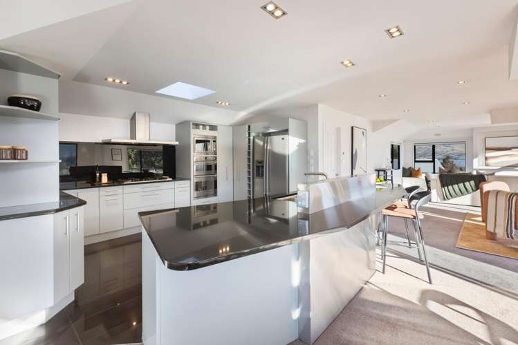 660 Peninsula Road Kelvin Heights_9