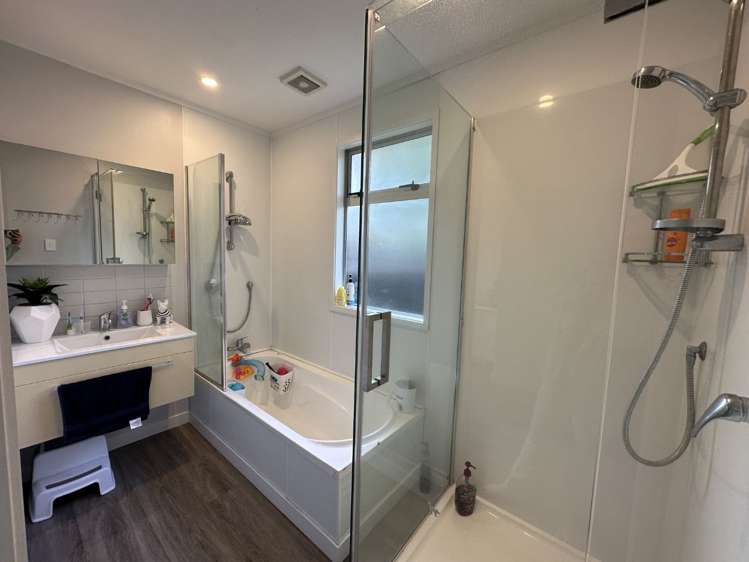 125 Solar Road Glen Eden_12