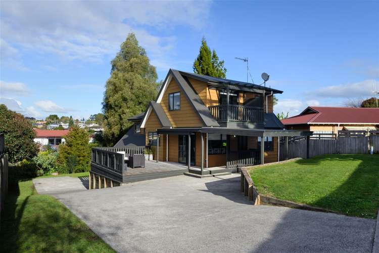 8 Surrey Lane Glenview_20