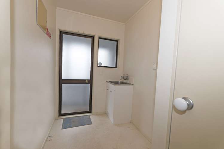 2/36 Takapu Street Henderson_15