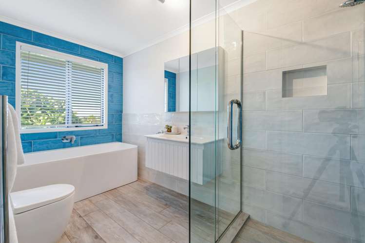 1/4 Roberts Road Matakatia_18