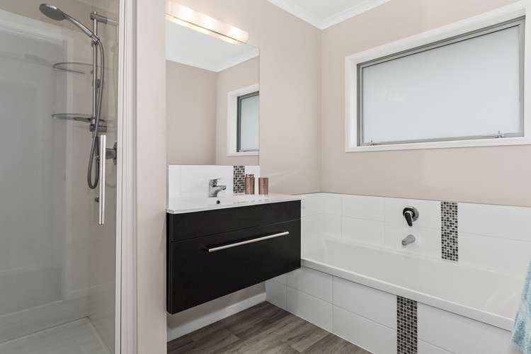 211 Lakes Boulevard Pyes Pa_14