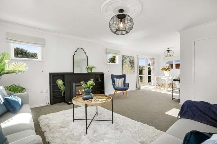 7 Holyoake Crescent Avalon_1