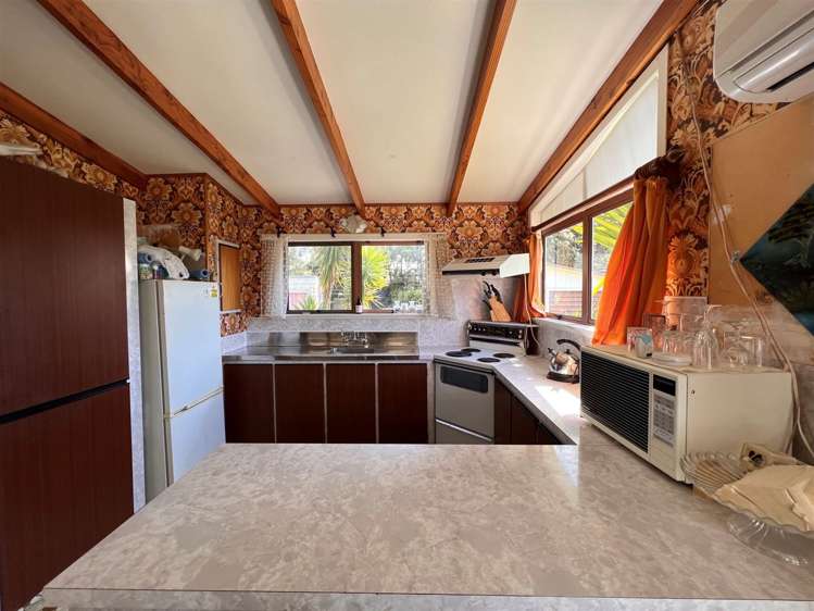 7 Esplanade Marokopa_7