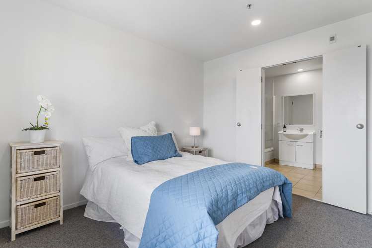 5E/10 Crown Lynn Place New Lynn_13