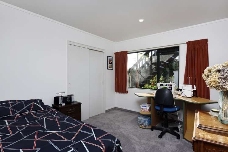 327 Princes Drive Britannia Heights_17