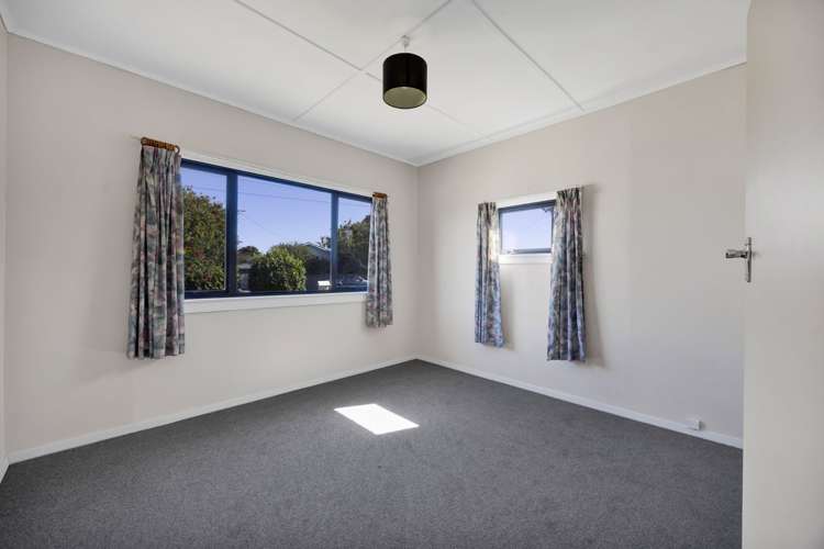 64 Egmont Street Hawera_10