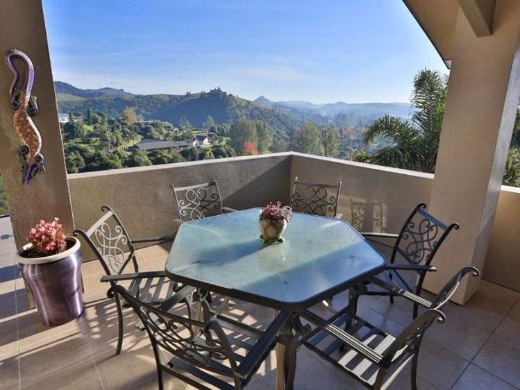 8 Governors Heights Whangamata_11