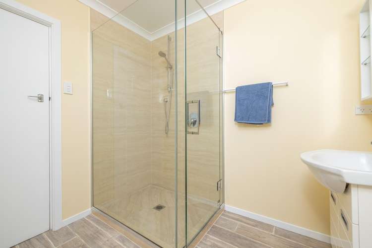 11 Guthrie Crescent Castlepoint_8