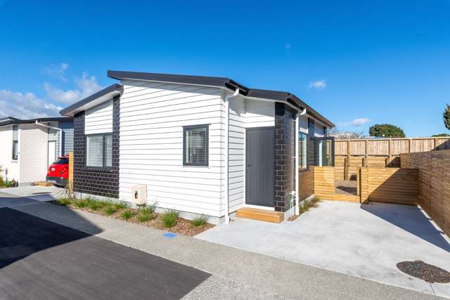 Modern Raumati Beach Townhouse