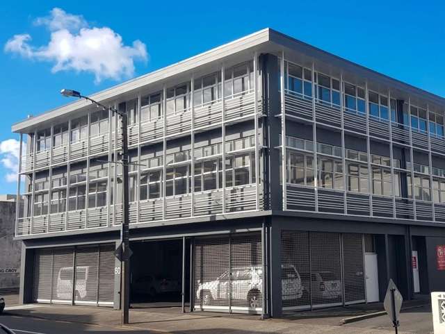 Top Fitout, Central Location, On Site Parks