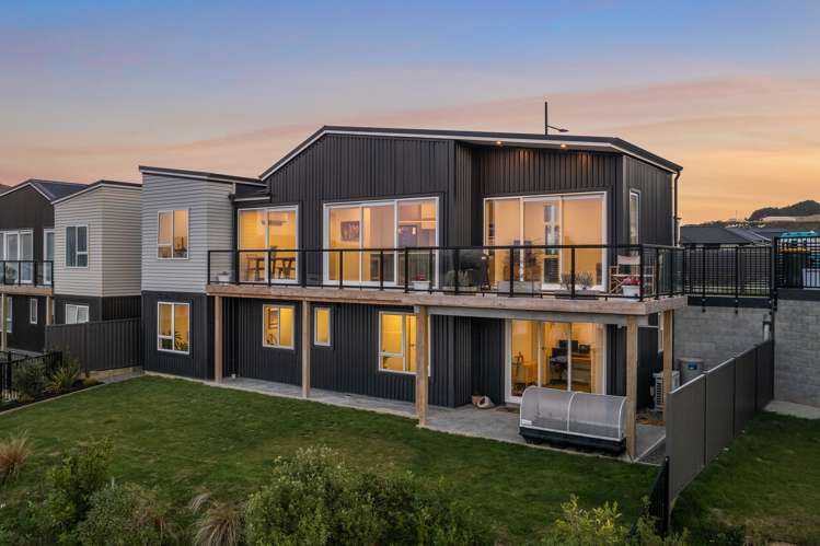 32 Hokioi Drive Porirua_31