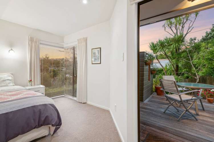 2/97 Beach Road Castor Bay_31