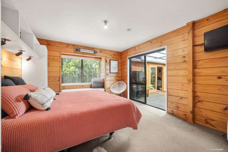 19 Alec Craig Way Gulf Harbour_21