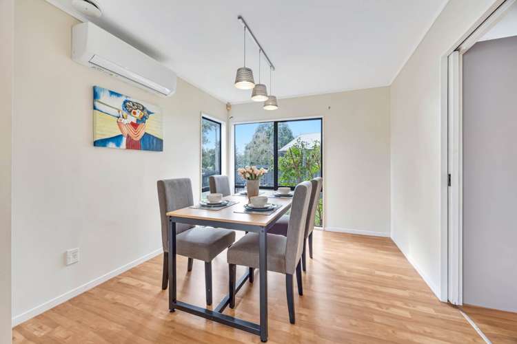 23 Gosford Drive Botany Downs_9