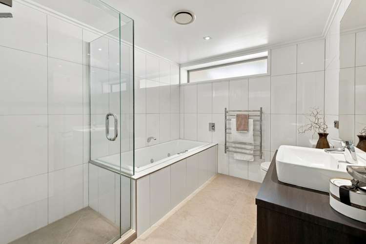 1/104 Harbour Drive Otumoetai_23