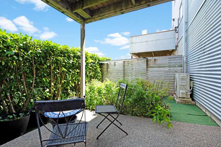 35 Saddleback Grove Karori_25