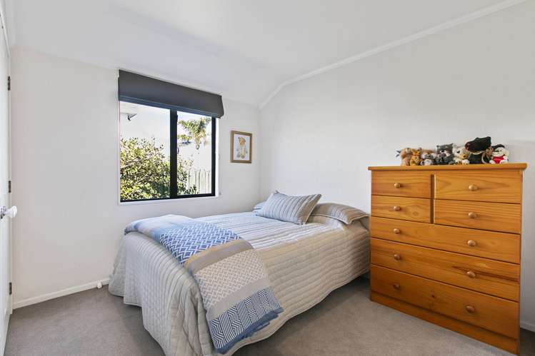 6 Stewart Gibson Place Manurewa_10