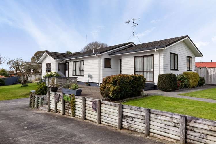 43 Lansdowne Crescent Glenview_27