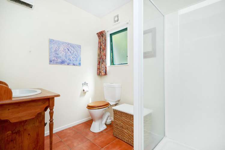 83 Miromiro Road Normandale_13