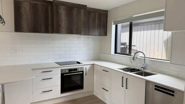 4/3 Walsh Road Milldale_4