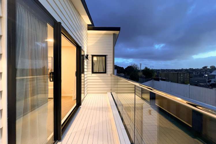 8 Thomas Rielly Avenue Hobsonville_17