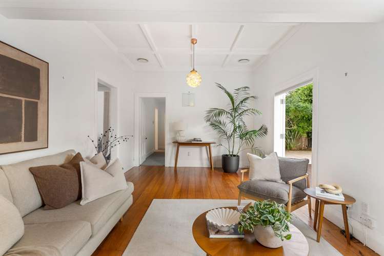 2/105 Lancaster Road Beach Haven_11