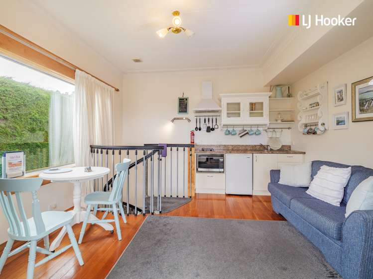 1 Castlewood Road Company Bay_18