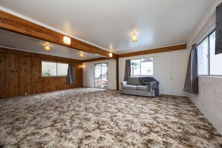 174 Royal Road Massey_12