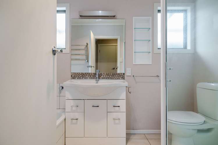 8 Saturn Crescent Milson_22