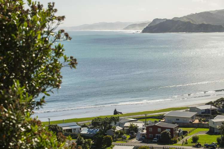 87 Lochiel Street Mahia_10