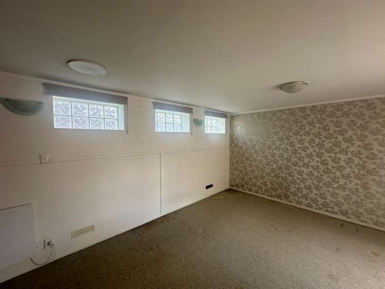 8 Celsmere Lane Te Atatu Peninsula_12