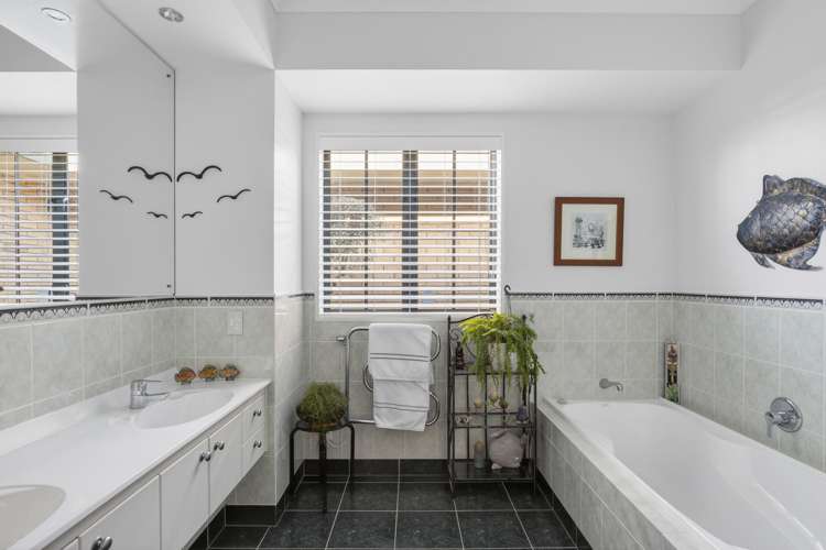 49B Cowley Drive Leamington_14