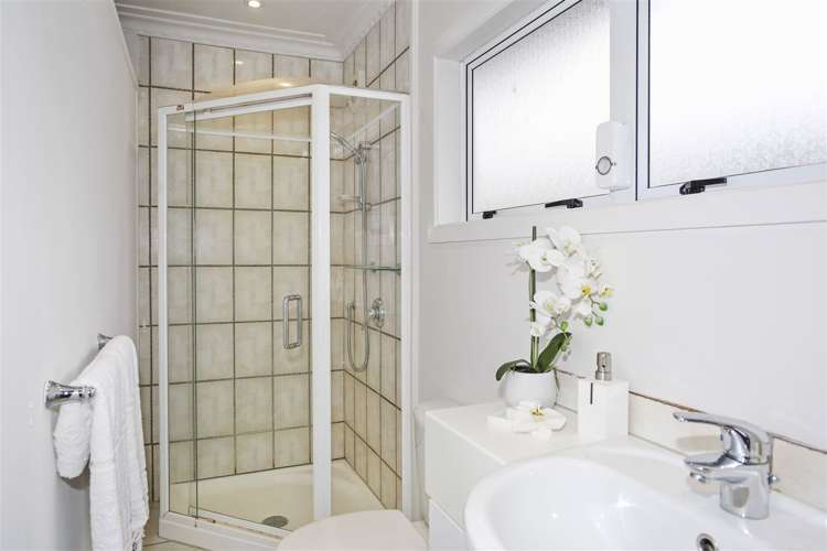 8 Callis Avenue Opaheke_13