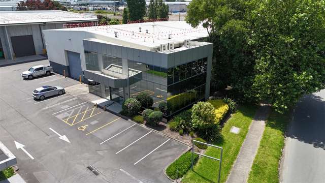 CBRE | Dual Access Warehouse in Prime Location