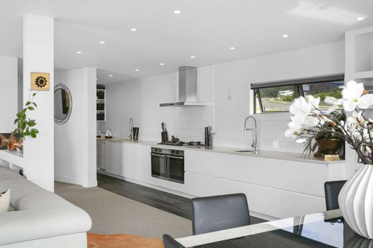 32 Coprosma Crescent Waipahihi_12