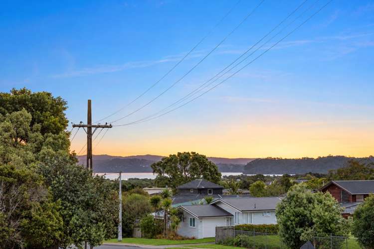17 Ridgemount Rise Mangere Bridge_11