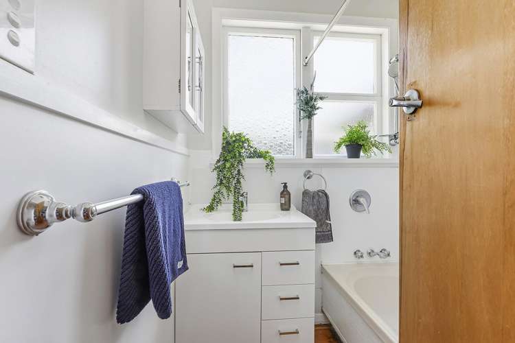 12 Raroa Place Pukerua Bay_14