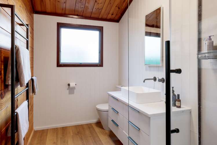 6 Makorori Beach Road Makorori_12