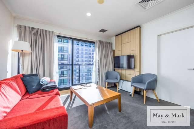 Rare find - Queen Street Living with car park!