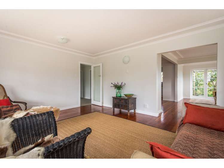 33 Derwent Crescent Titirangi_4