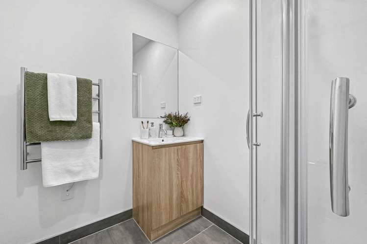 4/3 Derrett Place Mangere Bridge_7
