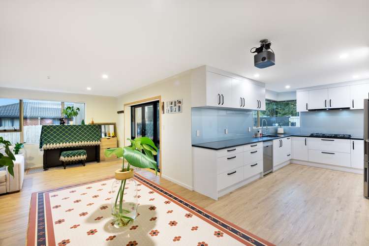 8 Woodbank Drive Glen Eden_14