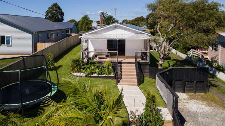 72 The Crescent Waihi Beach_2