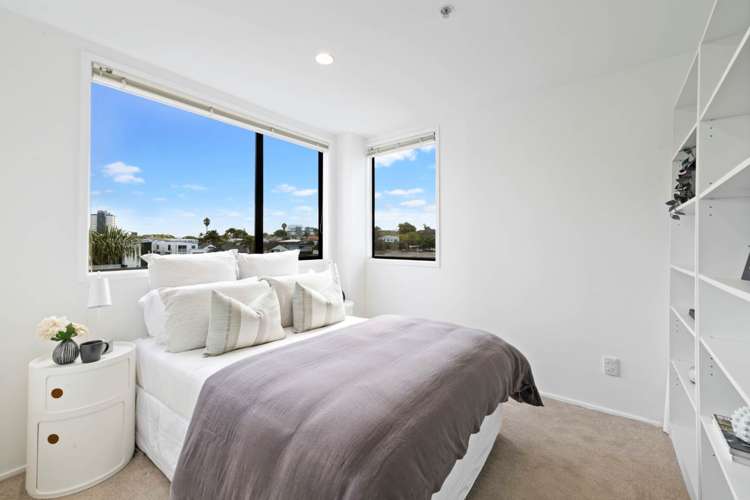 5H/175 Hurstmere Road Takapuna_13
