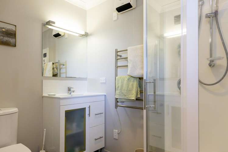 2/30 Ingle Avenue Waipahihi_19