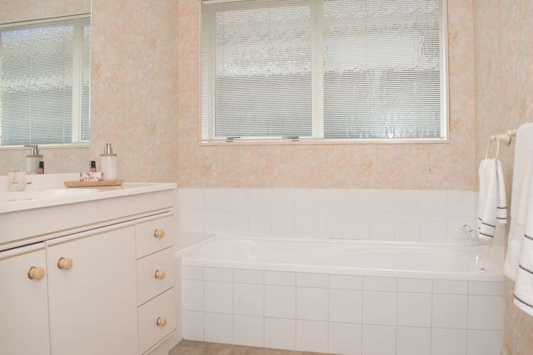 127 Russley Drive Mount Maunganui_20