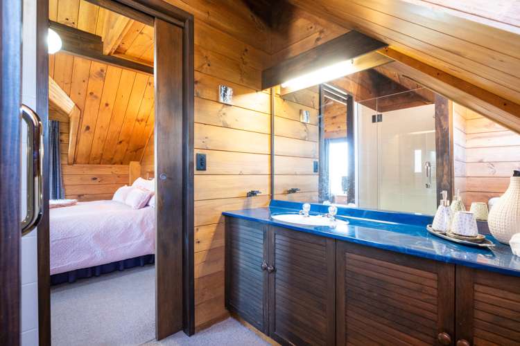 12 Deakin Place Clive_11