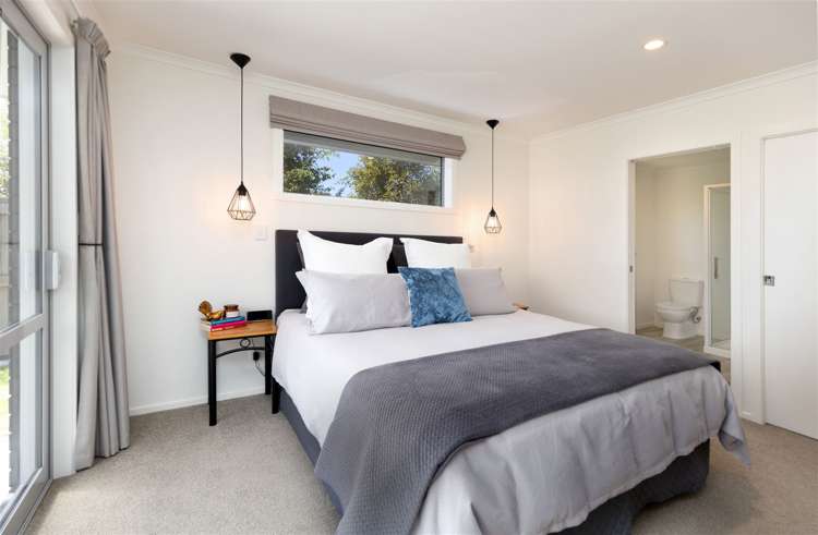 23 Corsair Crescent Burleigh_10