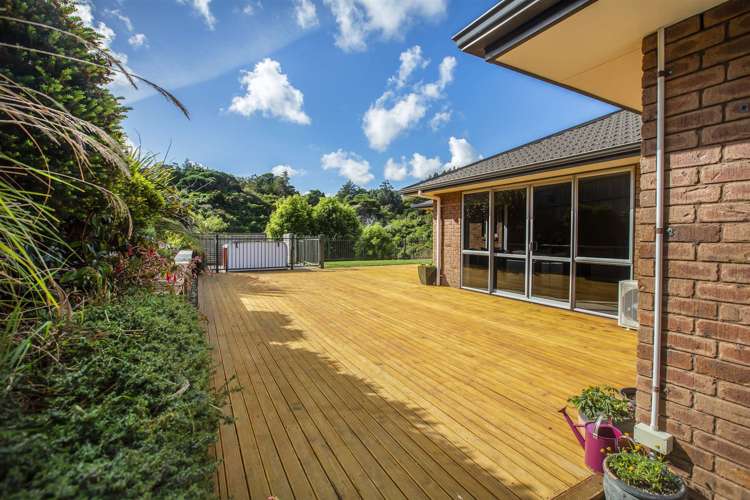 15 Tararua Close Aotea_13